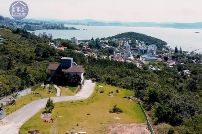 Imagem Casa com 3 Quartos à Venda, 450 m² em João Paulo - Florianópolis