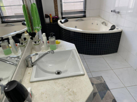 Imagem Casa com 3 Quartos à Venda, 250 m² em Santa Monica - Itaúna