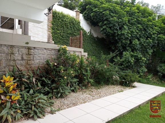 Imagem Casa com 6 Quartos à Venda,  em Coqueiros - Florianópolis