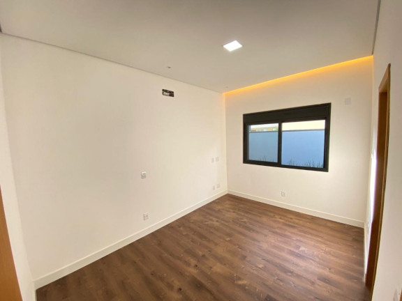 Imagem Imóvel com 3 Quartos à Venda, 166 m² Imagem Imóvel com 3 Quartos à Venda, 166 m²
