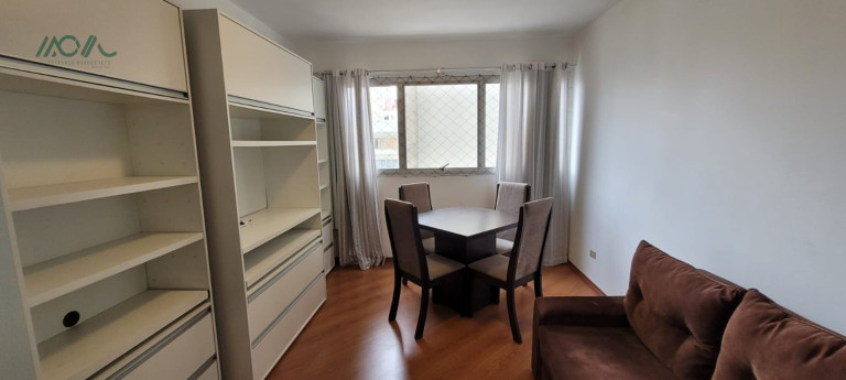 Imagem Imóvel com 1 Quarto para Alugar, 50 m² em Centro - Curitiba Imagem Imóvel com 1 Quarto para Alugar, 50 m² em Centro - Curitiba