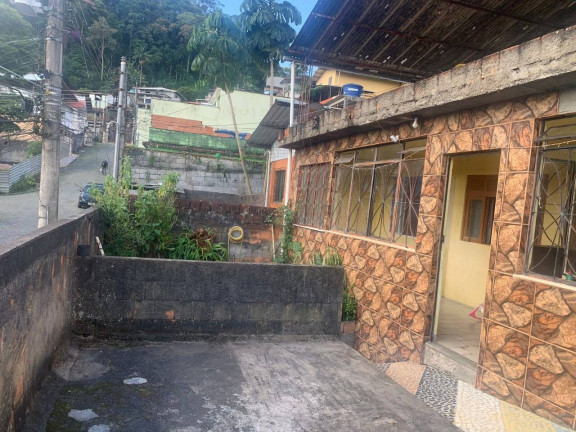 Imagem Casa com 6 Quartos à Venda,  em Santo André - Nova Friburgo