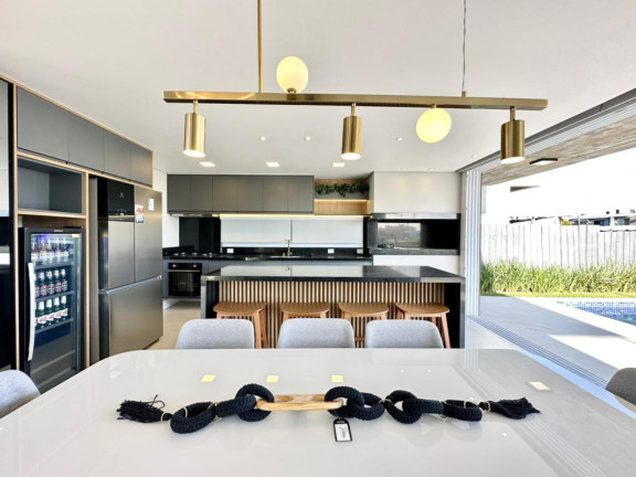 Imagem Casa com 4 Quartos à Venda, em Centro - Xangri-la Imagem Casa com 4 Quartos à Venda, em Centro - Xangri-la