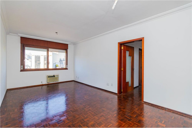 Imóvel com 2 Quartos à Venda,  em Auxiliadora - Porto Alegre
