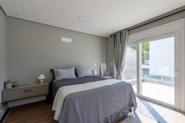 Imagem Casa de Condomínio com 3 Quartos à Venda, 300 m² em Ipanema - Porto Alegre