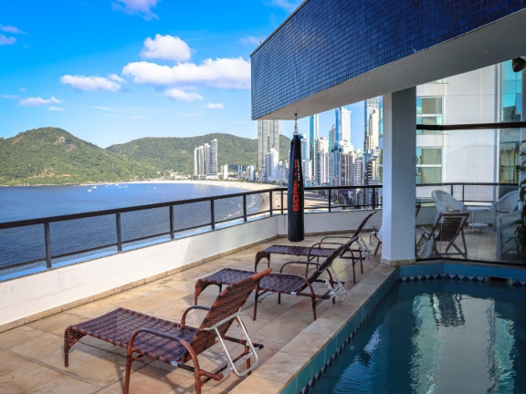 Imóvel com 4 Quartos à Venda, 650 m² em Centro - Balneário Camboriú