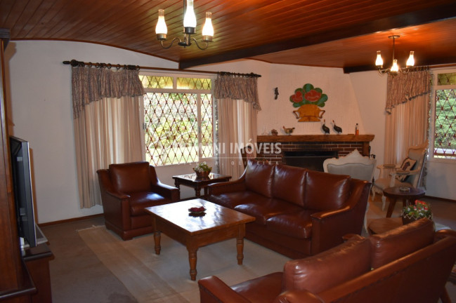 Imagem Casa com 4 Quartos à Venda, 306 m² em Região Da Vila Inglesa - Campos Do Jordão Imagem Casa com 4 Quartos à Venda, 306 m² em Região Da Vila Inglesa - Campos Do Jordão