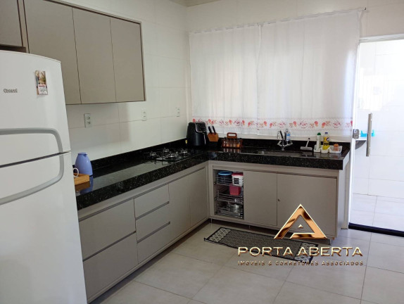 Imagem Casa com 3 Quartos à Venda, 360 m² em Residencial Porto Seguro - Caratinga