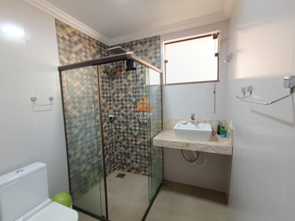 Imagem Casa com 4 Quartos à Venda, 300 m²