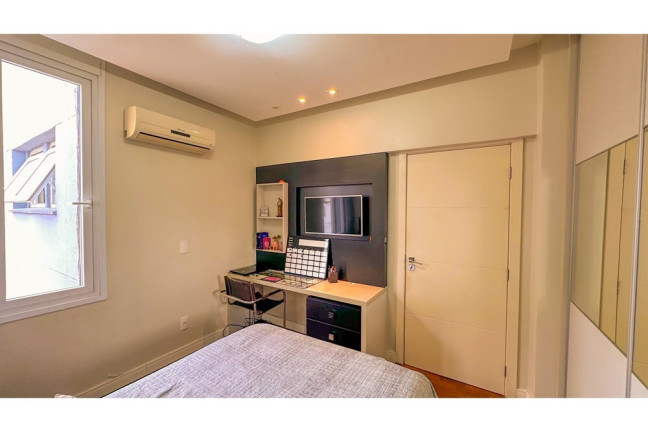 Imagem Apartamento com 3 Quartos à Venda, 156 m² em Centro Histórico - Porto Alegre Imagem Apartamento com 3 Quartos à Venda, 156 m² em Centro Histórico - Porto Alegre