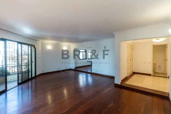 Apartamento com 3 Quartos para Alugar, 240 m² em Itaim Bibi - São Paulo