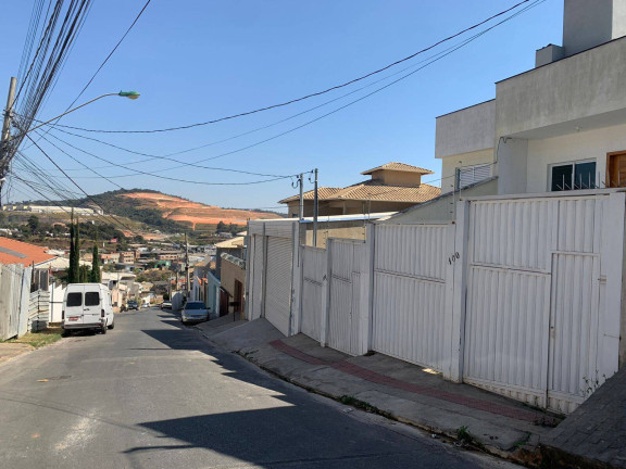 Casa com 2 Quartos à Venda, 110 m² em Cabral - Contagem