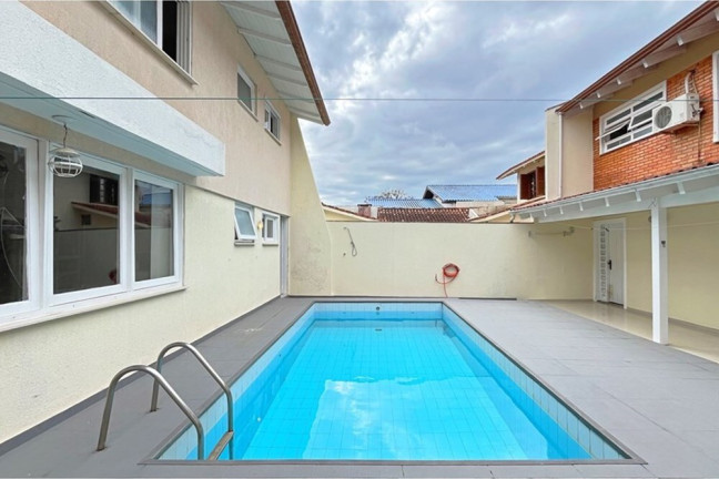 Imagem Casa de Condomínio com 5 Quartos à Venda, 300 m² Imagem Casa de Condomínio com 5 Quartos à Venda, 300 m²