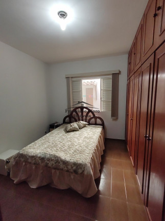 Imagem Casa com 3 Quartos à Venda, 230 m² em Pedregulho - Guaratinguetá