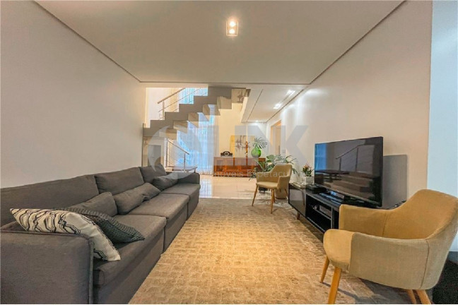 Imagem Casa com 4 Quartos à Venda, 300 m² em Chácara Das Pedras - Porto Alegre Imagem Casa com 4 Quartos à Venda, 300 m² em Chácara Das Pedras - Porto Alegre