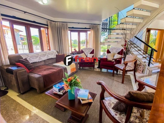 Imagem Casa com 3 Quartos à Venda, 450 m² em Córrego Grande - Florianópolis Imagem Casa com 3 Quartos à Venda, 450 m² em Córrego Grande - Florianópolis