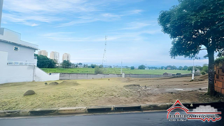 Terreno em Condomínio à Venda, 270 m² em Jardim Residencial Golden Park - Jacareí