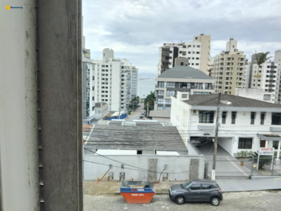 Imagem Casa com 3 Quartos à Venda, em Centro - Florianópolis Imagem Casa com 3 Quartos à Venda, em Centro - Florianópolis