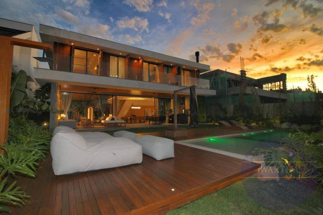 Casa com 5 Quartos à Venda, 450 m² em Xangri-lá