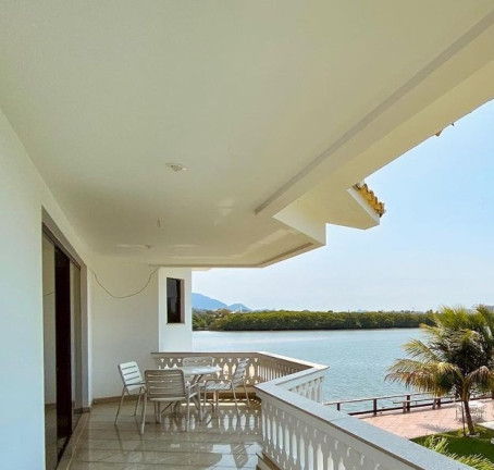 Imagem Casa com 4 Quartos à Venda, 600 m² em Centro - Guarapari