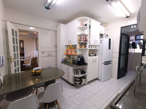 Imagem Apartamento com 4 Quartos à Venda, 145 m²