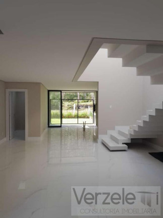 Imagem Casa com 2 Quartos à Venda, 182 m² em São Francisco De Assis - Camboriú Imagem Casa com 2 Quartos à Venda, 182 m² em São Francisco De Assis - Camboriú