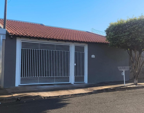 Casa com 3 Quartos à Venda,  em Primeiro De Maio - Marília