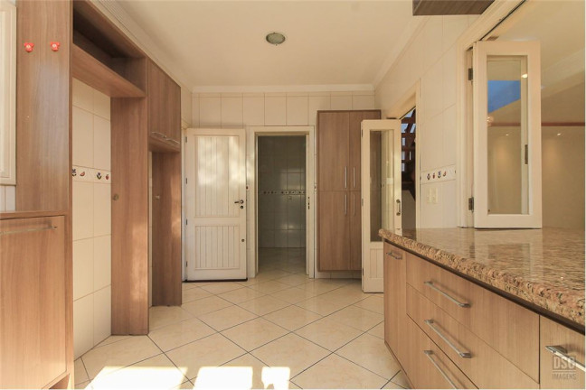 Imagem Casa com 3 Quartos à Venda, em Hípica - Porto Alegre Imagem Casa com 3 Quartos à Venda, em Hípica - Porto Alegre