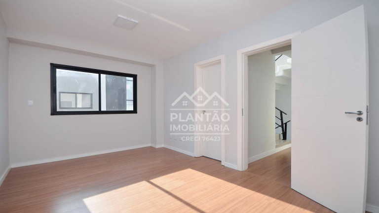 Imagem Sobrado com 3 Quartos à Venda, 105 m² em Uberaba - Curitiba Imagem Sobrado com 3 Quartos à Venda, 105 m² em Uberaba - Curitiba
