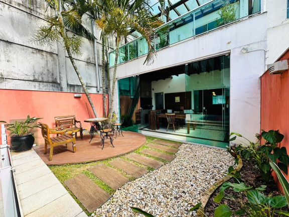 Imagem Sobrado com 3 Quartos à Venda, em Praia Dos Amores - Balneário Camboriú Imagem Sobrado com 3 Quartos à Venda, em Praia Dos Amores - Balneário Camboriú