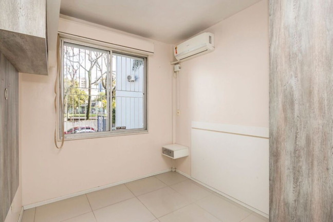 Imagem Imóvel com 2 Quartos à Venda, 47 m² em Cristal - Porto Alegre Imagem Imóvel com 2 Quartos à Venda, 47 m² em Cristal - Porto Alegre