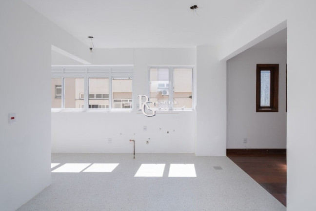 Imagem Imóvel com 3 Quartos à Venda, 244 m² em Auxiliadora - Porto Alegre Imagem Imóvel com 3 Quartos à Venda, 244 m² em Auxiliadora - Porto Alegre