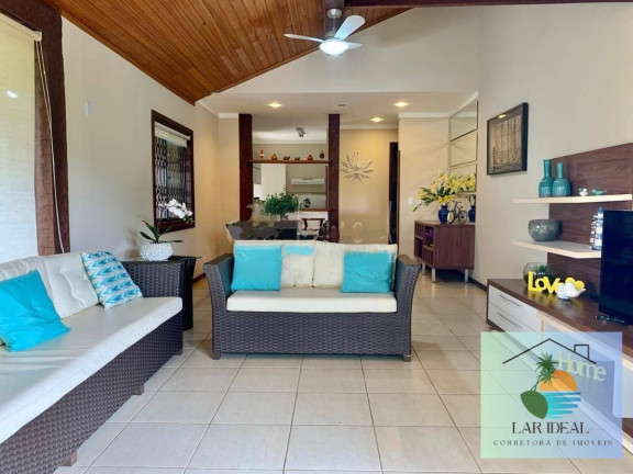 Casa com 4 Quartos à Venda,  em Ferradura - Búzios
