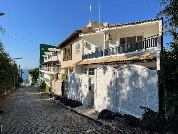 Imagem Casa com 4 Quartos para Temporada,  em Bombinhas