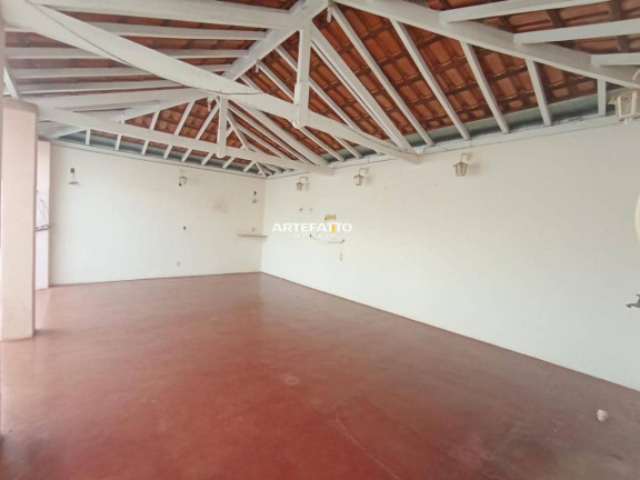 Imagem Casa com 3 Quartos à Venda, 325 m²