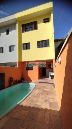 Casa com 3 Quartos à Venda, 233 m² em Vila Floresta - Santo André