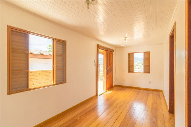 Imagem Casa com 5 Quartos à Venda, 150 m² em Partenon - Porto Alegre