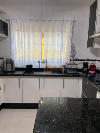 Imagem Sobrado com 3 Quartos à Venda, 228 m² em Jardim Santa Clara - Guarulhos Imagem Sobrado com 3 Quartos à Venda, 228 m² em Jardim Santa Clara - Guarulhos