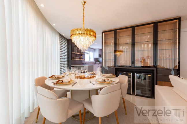 Imagem Apartamento com 4 Quartos à Venda, 131 m² em Centro - Balneário Camboriú Imagem Apartamento com 4 Quartos à Venda, 131 m² em Centro - Balneário Camboriú