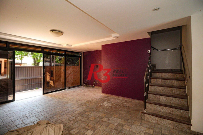 Imagem Sobrado com 3 Quartos para Alugar, 240 m² em Gonzaga - Santos
