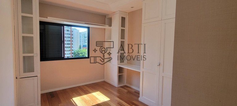 Imagem Apartamento com 4 Quartos para Alugar, 130 m² em Moema - São Paulo