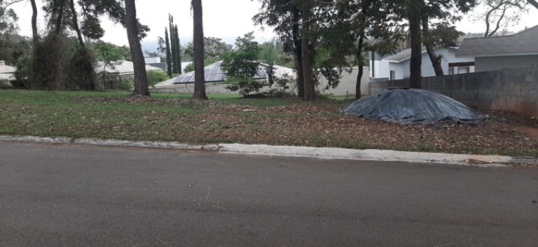 Terreno à Venda, 800 m² em Condominio Porto Atibaia - Atibaia