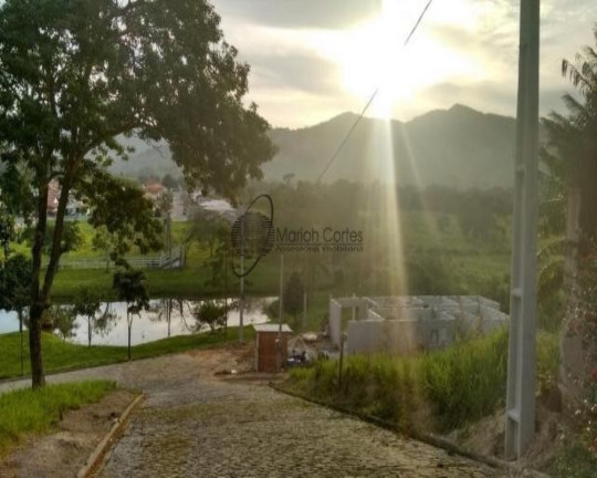 Terreno à Venda,  em Caxito - Maricá