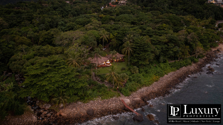 Imagem Casa de Condomínio com 4 Quartos à Venda,  em Centro - Ilhabela
