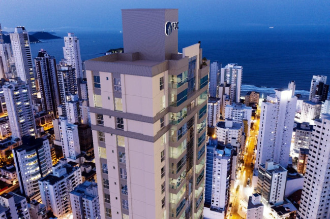 Imagem Apartamento com 4 Quartos à Venda, 146 m² em Centro - Balneário Camboriú Imagem Apartamento com 4 Quartos à Venda, 146 m² em Centro - Balneário Camboriú