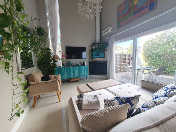 Imagem Casa com 2 Quartos à Venda, 824 m² em Rio Tavares - Florianópolis Imagem Casa com 2 Quartos à Venda, 824 m² em Rio Tavares - Florianópolis