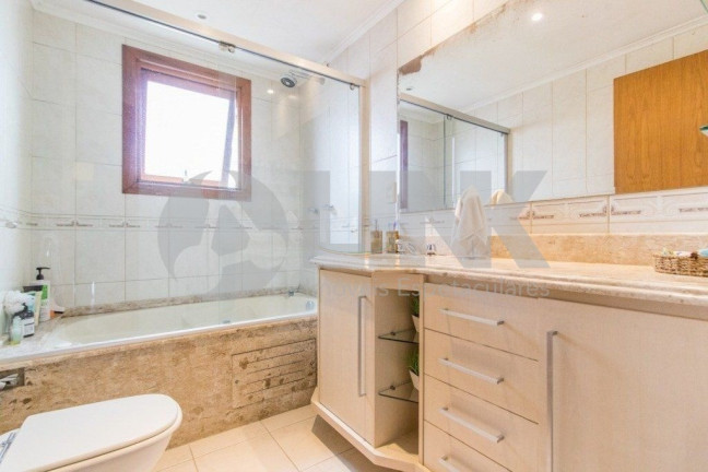 Imagem Imóvel com 3 Quartos à Venda, 260 m² em Jardim Itu - Porto Alegre Imagem Imóvel com 3 Quartos à Venda, 260 m² em Jardim Itu - Porto Alegre