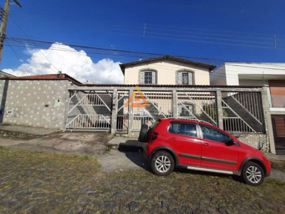 Imagem Casa com 6 Quartos à Venda, 96 m²