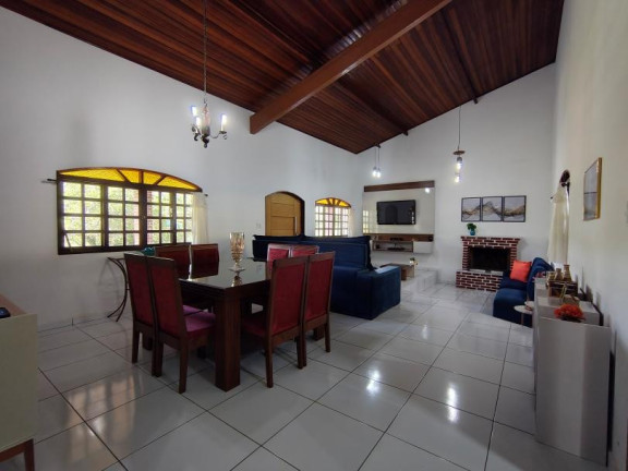 Imagem Imóvel com 3 Quartos à Venda, 2.400 m² em Biritiba Mirim
