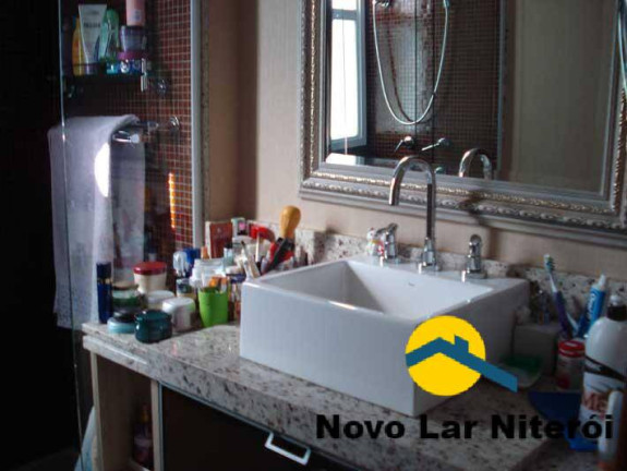 Imagem Apartamento com 4 Quartos à Venda, 226 m² em Charitas - Niterói